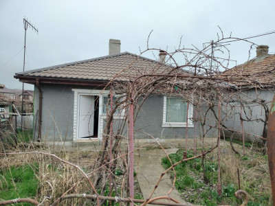 exclusivitate! Casa batraneasca trei camere, acoperis nou, Valu lui Traian!