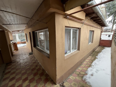 Casa la sol,3camere constructie mixta,renovata,mobilata,utilata,Valu lui Traian!