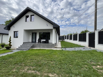 Exclusivitate! Casa la sol, 3 camere, zona deosebita, la cheie!