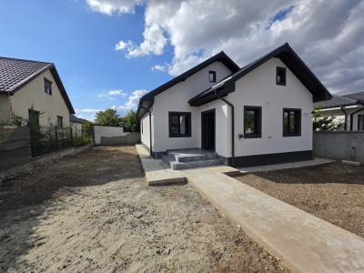 Exclusivitate! Casa la sol, 3 camere, posibilitate mansardare, Valu lui Traian!